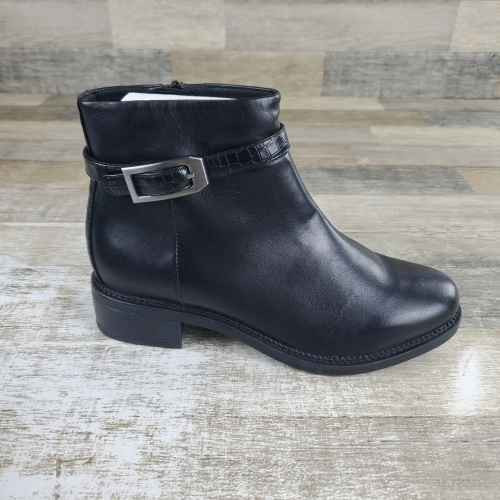 Clarks Maye Womens Grace Boots Sz 9.5 W Black Leather Side Zipper Round Toe